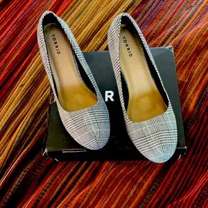 Grey plaid Platform Pump size 13 but larger & wide